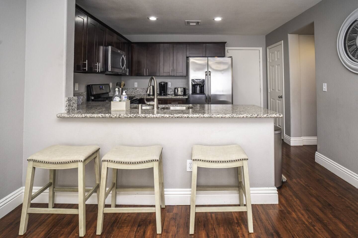 Coffee/tea maker, fridge, microwave, oven