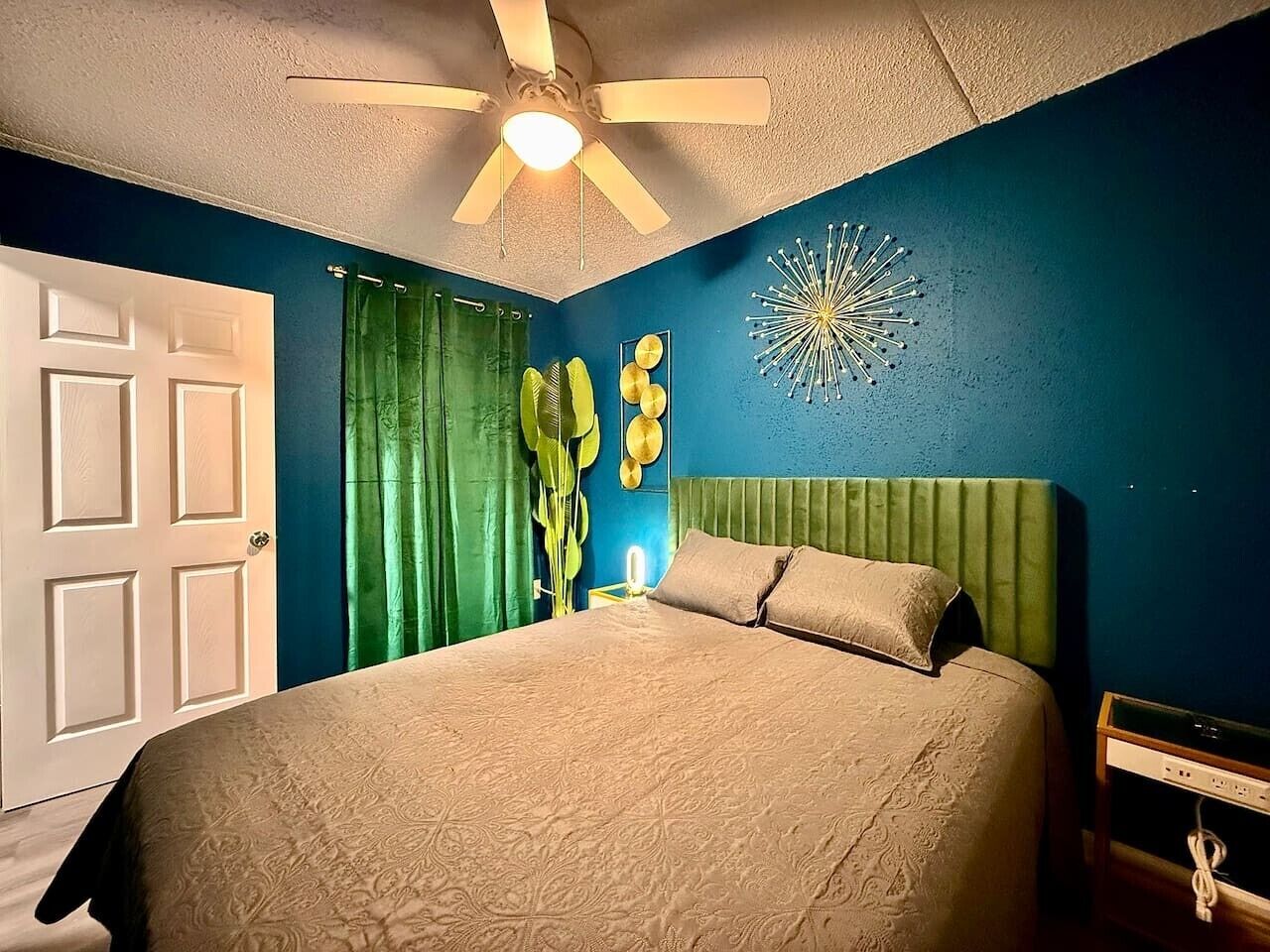 2 bedrooms, desk, iron/ironing board, WiFi (free)