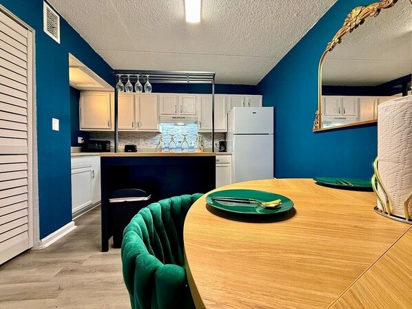 Coffee/tea maker, fridge, microwave, oven - Grand Teal Dynasty•Pool•Fireplace•Clean (Gulfport)