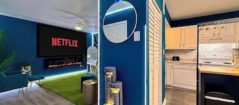 RoyalTeal Crown Cinema Oasis•Classy Stay•Cozy