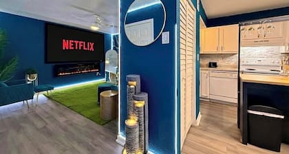 RoyalTeal Crown Cinema Oasis•Classy Stay•Cozy
