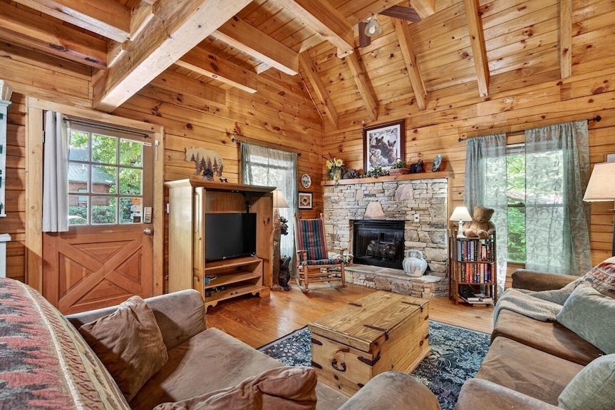Gatlinburg, Pool Table, Sauna, Cold Plunge, Walk To Pool, Free Tickets Everyday - Gatlinburg, TN