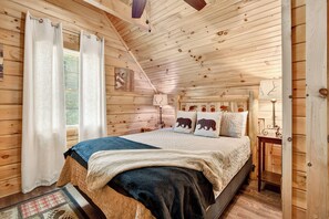 3 bedrooms, iron/ironing board, free WiFi - 3/2, Resort Pool, Sauna, Cold Plunge, Hot Tub, Arcade, Game Room, Sleeps 8 (Gatlinburg)