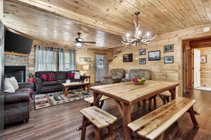 Interior - 3/2, Resort Pool, Sauna, Cold Plunge, Hot Tub, Arcade, Game Room, Sleeps 8 (Gatlinburg)