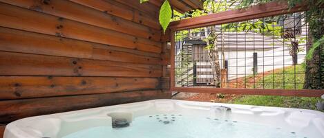 مغطس سبا خارجي