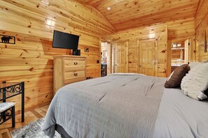 2 bedrooms, iron/ironing board, free WiFi - Gorgeous 2/2 in Gatlinburg w/Free Tickts to Dollywood,Anakeesta,Aquarium,Zipline (Gatlinburg)