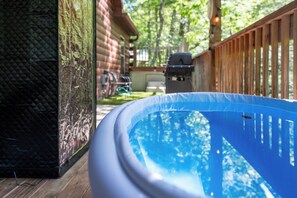Terrace/patio - Gorgeous 2/2 in Gatlinburg w/Free Tickts to Dollywood,Anakeesta,Aquarium,Zipline (Gatlinburg)