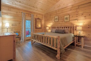 4 bedrooms, iron/ironing board, free WiFi - 4/4 Pet Friendly, Free Tickets to Dollywood, Pool Table, Resort Pool, Hot Tub (Gatlinburg)