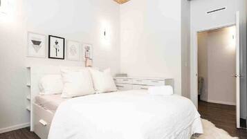 1 chambre, bureau, fer et planche à repasser, accès au Wi-Fi (inclus)