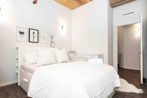 Room - Spacious Exchange District Condo | 1 Bed | 1 Bath | (Winnipeg)