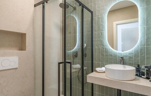 Shower, hair dryer - Luxurious home in Mlini with sauna (Mlini)