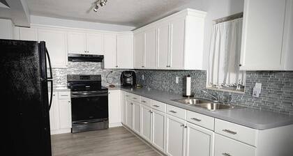 Central Orlando 3BR • 4.5mi Universal • 3.5mi Camping World • 12.5mi Disney
