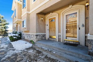 Exterior detail - Cozy 2BR Home, Workspace, Sleeps 4, Downtown CO (Colorado Springs)