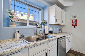 Fridge, microwave, oven, stovetop - Cozy 2BR Home, Workspace, Sleeps 4, Downtown CO (Colorado Springs)
