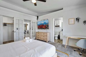 2 bedrooms, desk, WiFi, bed sheets - Cozy 2BR Home, Workspace, Sleeps 4, Downtown CO (Colorado Springs)
