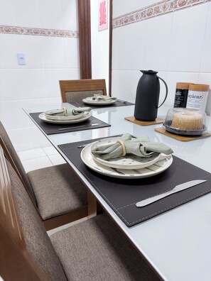 Dining - Comfortable house – 2 bedrooms, gated community and garage in a great location. (Maricá)