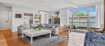 Three Pelicans by the Creek Pottsville- Huge Home