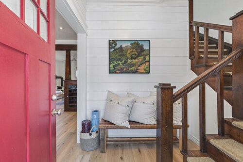 Walk to Downtown - Hot Tub - Outdoor Space - AC