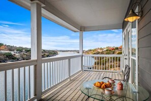 Outdoor dining - Lakefront Dream/Sleeps 16+/Pool/HotTub/Slides/Dock (Marble Falls)