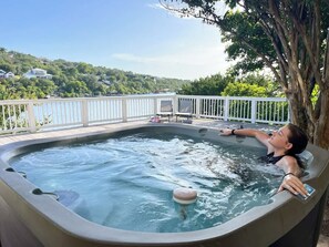 Outdoor spa tub - Lakefront Dream/Sleeps 16+/Pool/HotTub/Slides/Dock (Marble Falls)