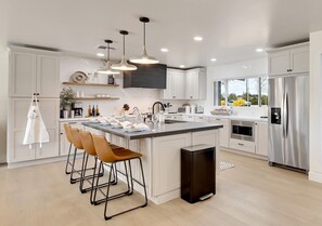 Private kitchen - Spacious 5-bedroom house with Pickleball, Heated Pool, Hot Tub, and much more (Scottsdale)