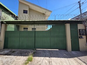 Property grounds - Very safe and centrally located apartment, close to the Peq. La Paz World Park (San José)