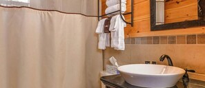 Bathroom - Barkwells Asheville Bo's Cabin: Dog-Centric Resort, Hot Tub, Pond, Fenced Yard (Mills River)
