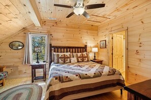 4 bedrooms, Internet - Barkwells Asheville Abbi Cabin: Dog-Centric Resort,Hot Tub, Pond, Fenced Yard (Mills River)