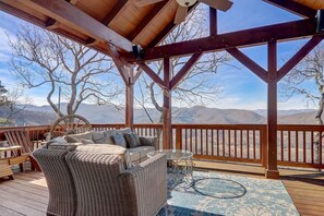 Property grounds - Nugget's Lodge - Ultimate Dog-Centric WNC Mtn Escape, Hot Tub & Panoramic Views (Mills River)