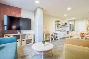 Suite, City View | Living area - Inner Tower (Monterrey)