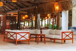 Outdoor dining - Villa en La Mar Monterico con acceso a la playa (Monterrico)