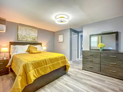 DorOs Comfort II- Private 1BR guest house near Downtown & Airport. Private entrance, WiFi, patio, peaceful stay.