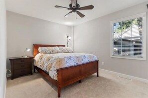 4 habitaciones, tabla de planchar con plancha, wifi y ropa de cama 