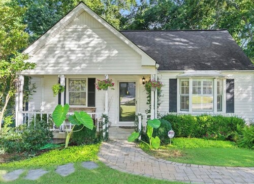 Spacious 4-bedroom house in charming Chamblee walking distance to train.