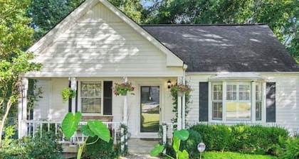 Spacious 4-bedroom house in charming Chamblee walking distance to train.