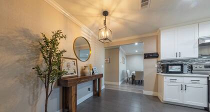 Family Retreat Oasis Stylish 3BR Home w/ Garage