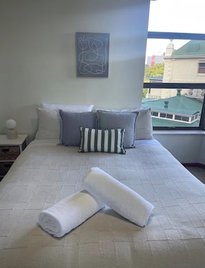 2 bedrooms, iron/ironing board, WiFi, bed sheets - Large 2 Bed, 2 Bath, 1 Car Park, Inner City Location (Brisbane City)