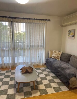 Smart TV - Large 2 Bed, 2 Bath, 1 Car Park, Inner City Location (Brisbane City)