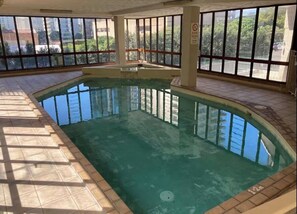 Outdoor pool - Large 2 Bed, 2 Bath, 1 Car Park, Inner City Location (Brisbane City)