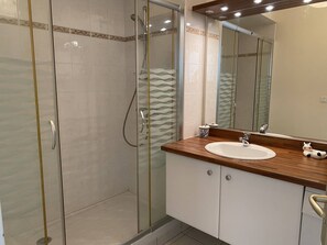 Bathroom - 100m from the beach, apartment for 4 people (ST CAST LE GUILDO)