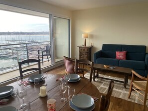 TV - Grand appartement avec jolie vue sur le port de St Cast, 3 chambres pour 6 personnes (ST CAST LE GUILDO)