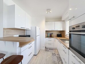 Fridge, oven, toaster, cookware/dishes/utensils - Quiberon - 2 rooms - 43m² - WIFI (QUIBERON)