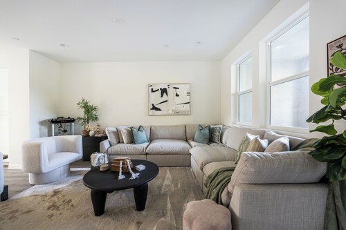 Cozy Stay Near San Diego With 2 Car Garage