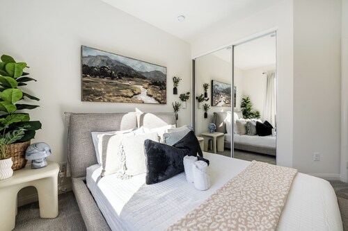 Cozy Stay Near San Diego With 2 Car Garage