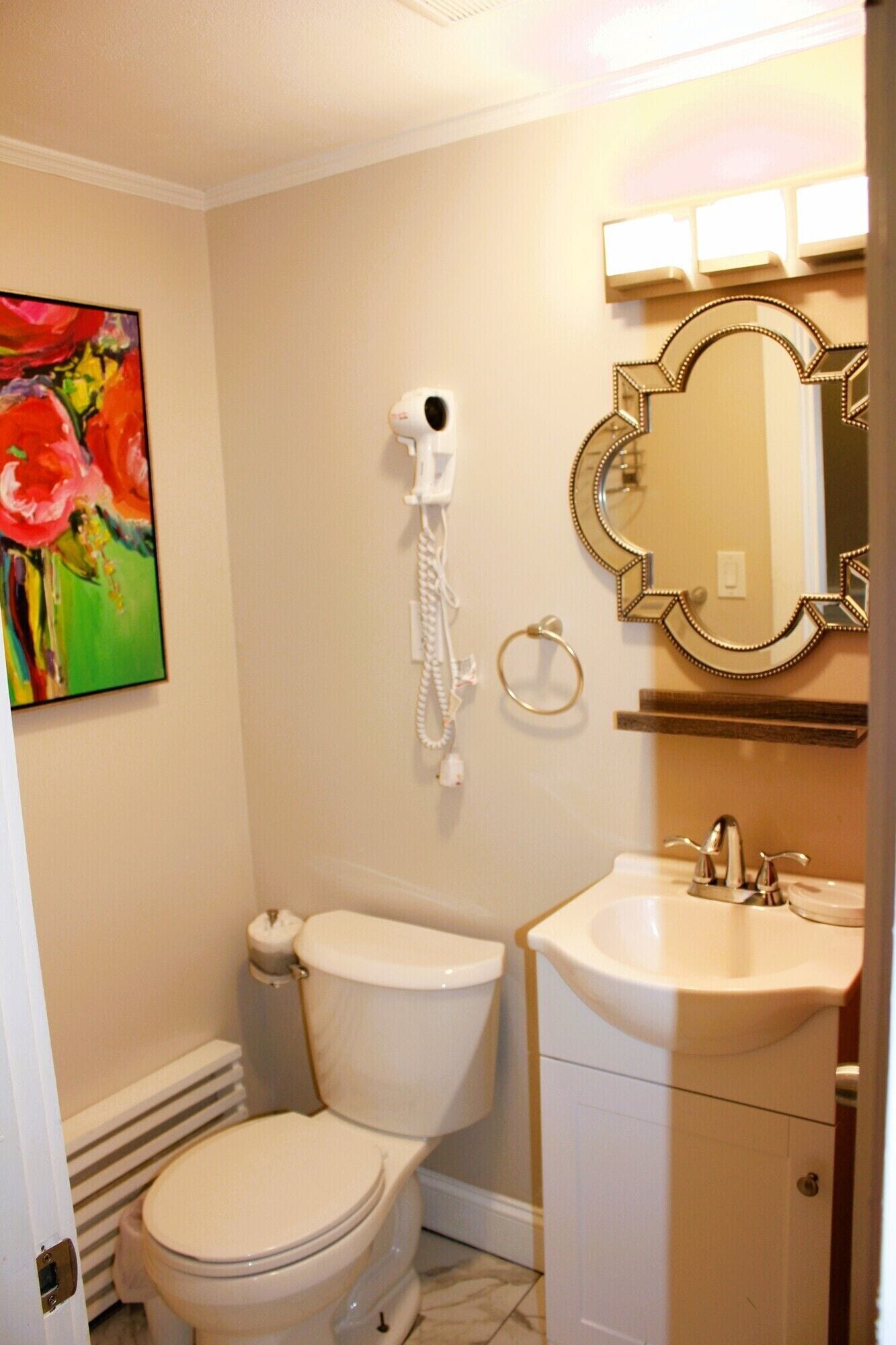 Kamer, patio, uitzicht op bergen | Badkamer