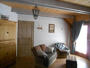 TV - Gîte de Brion en Cézallier (COMPAINS)