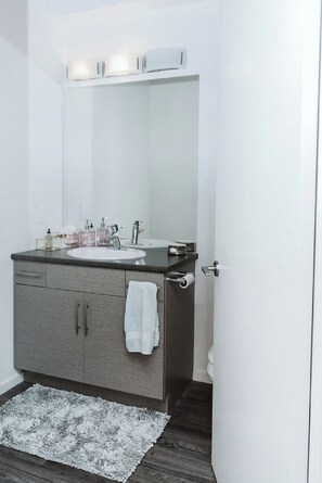Bathroom - Cozy Exchange District Suite | 1 Bed | 1 Bath | (Winnipeg)