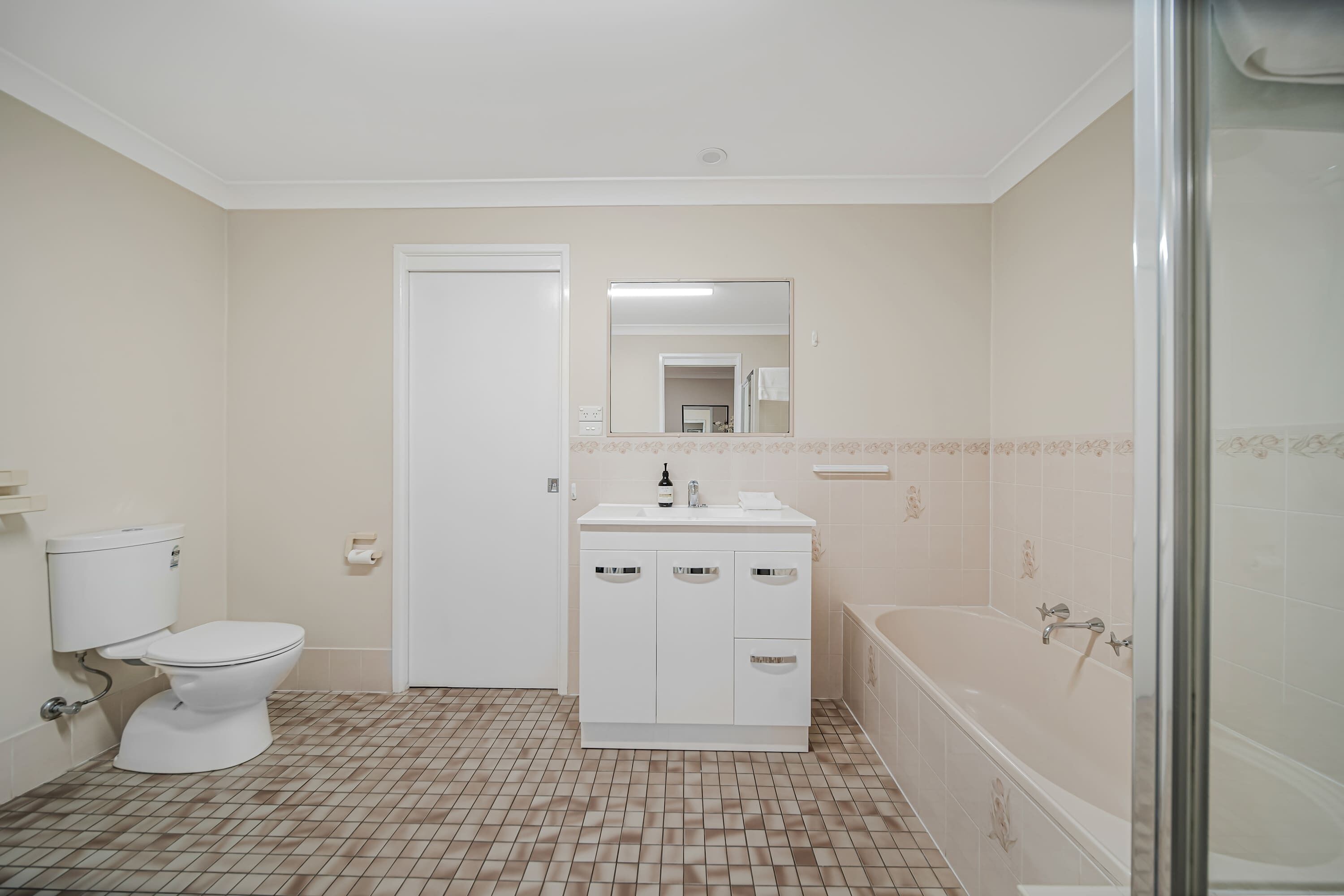 Shower, hair dryer, towels, shampoo