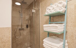 Shower, hair dryer - Cozy apartment in Kukljica with WiFi (Kukljica)