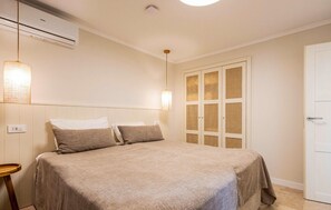 2 bedrooms, in-room safe, travel cot, free WiFi - Lovely apartment in Kukljica with house sea view (Kukljica)